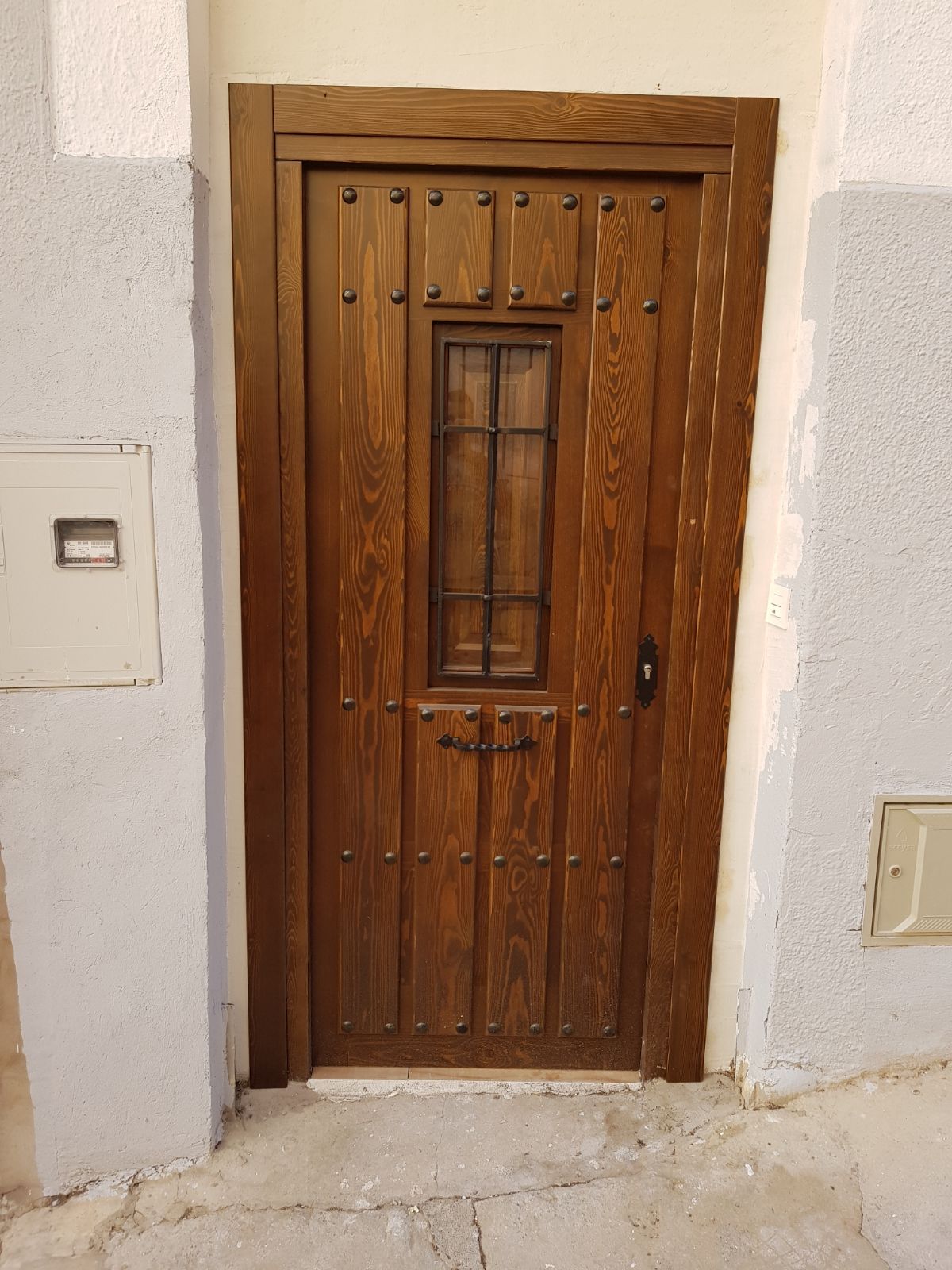 artybel-puerta-maciza-exteriores-pino